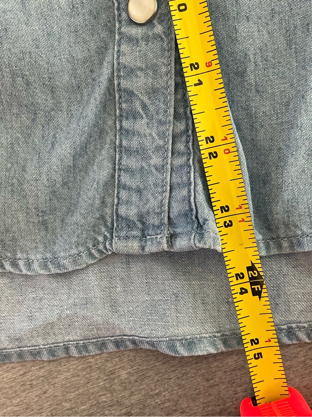 Veronica Beard Porta Smocked Chambray Button-Front Shirt medium - Picture 8 of 8